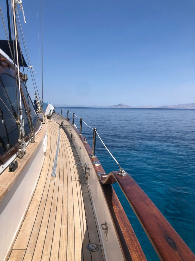 Bays and beaches Rüzgar sailing boat